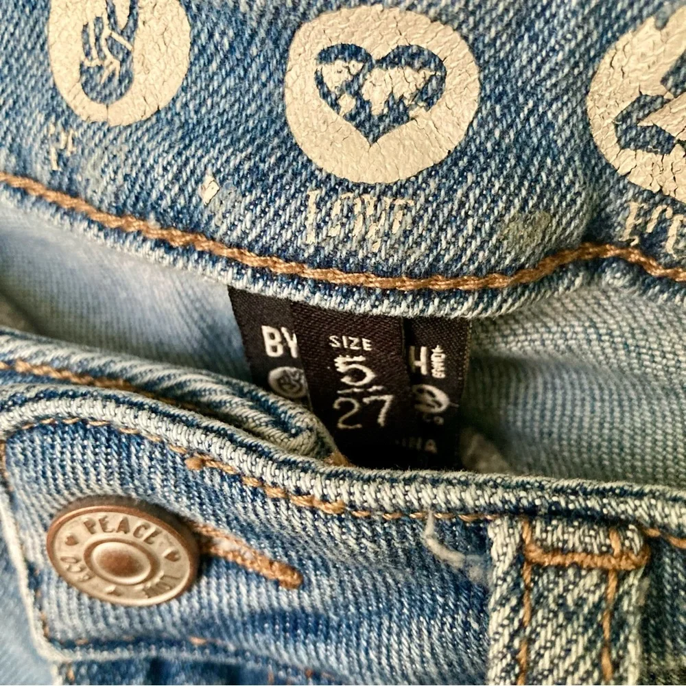 Rewash Jeans US 5 27in Waist Distressed  Ankle jeans Med Blue womans EUC - Picture 7 of 7